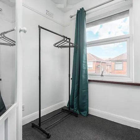 Comfy 3Br Home - Pool Table - Games - Sleeps 8 Manchester Buitenkant foto