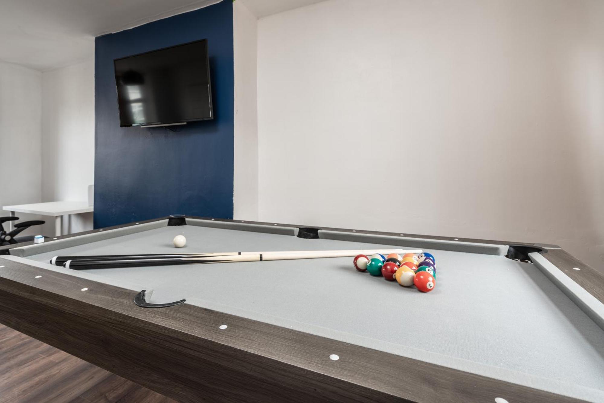 Vakantiehuis Comfy 3br - Pool Table - Games - Sleeps 8 *